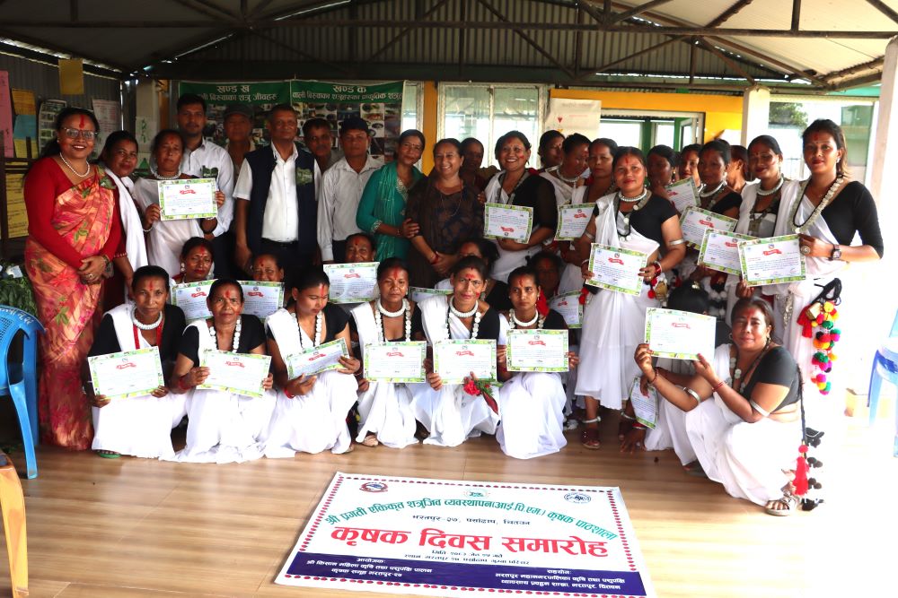 आइपिएम पद्धतितर्फ आकर्षित गर्न चितवनका किसानलाई १६ हप्ते तालिम